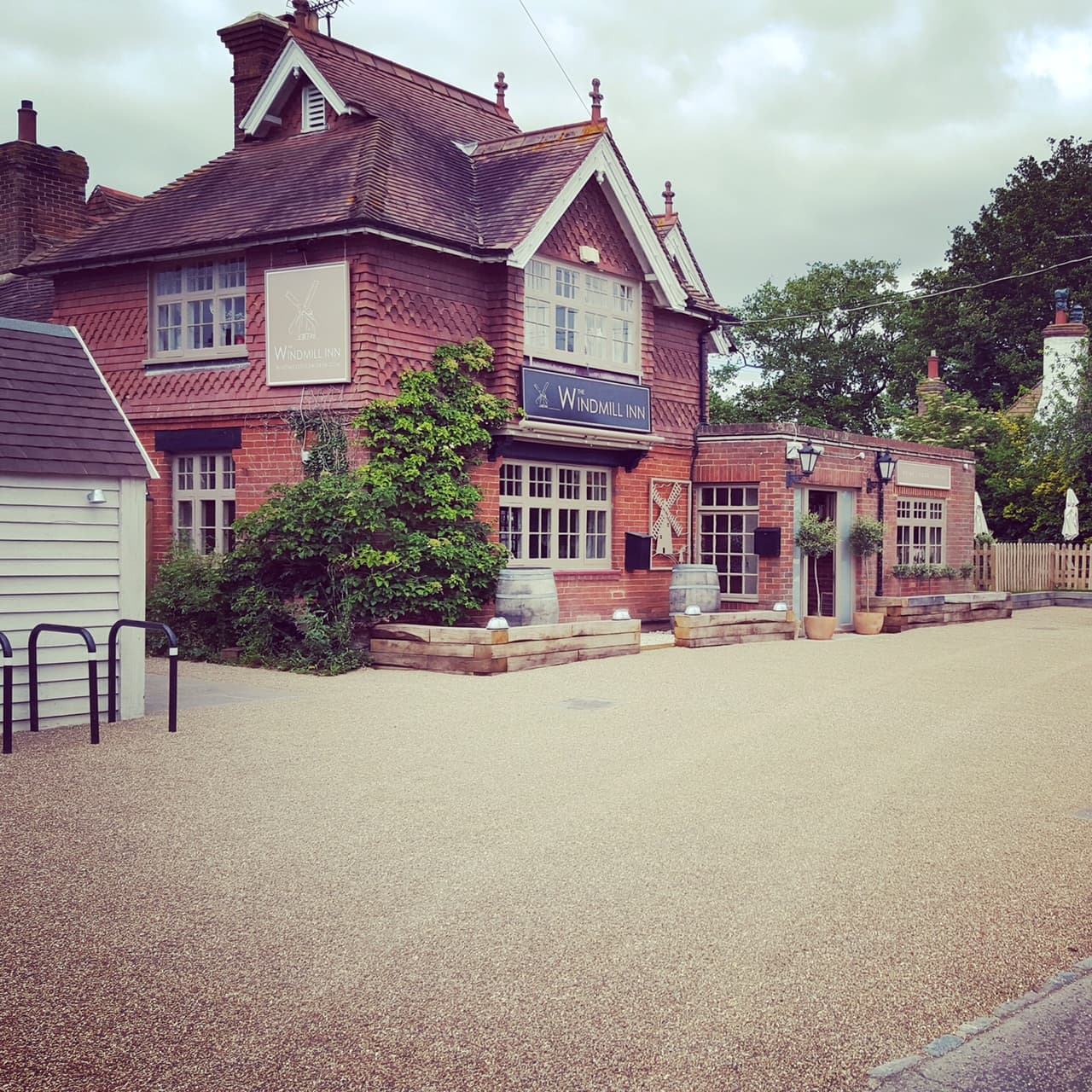 The Windmill Inn exterior from the front, Littleworth